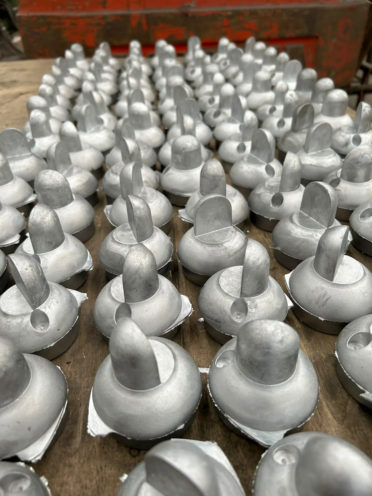 Lote repetitivo de componentes de aluminio inyectado