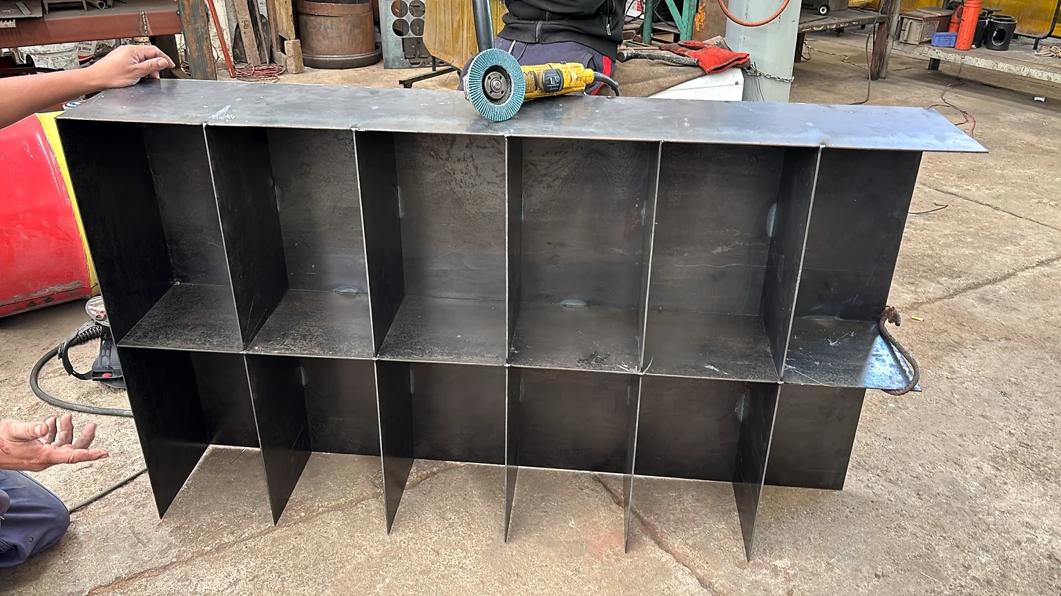 Base modular de celdas soldadas fabricada en lámina o placa de acero.